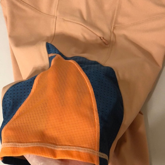 Women's Fabletics High- Waisted Motion 365 Run Athletic Short 6” - Picture 7 of 16